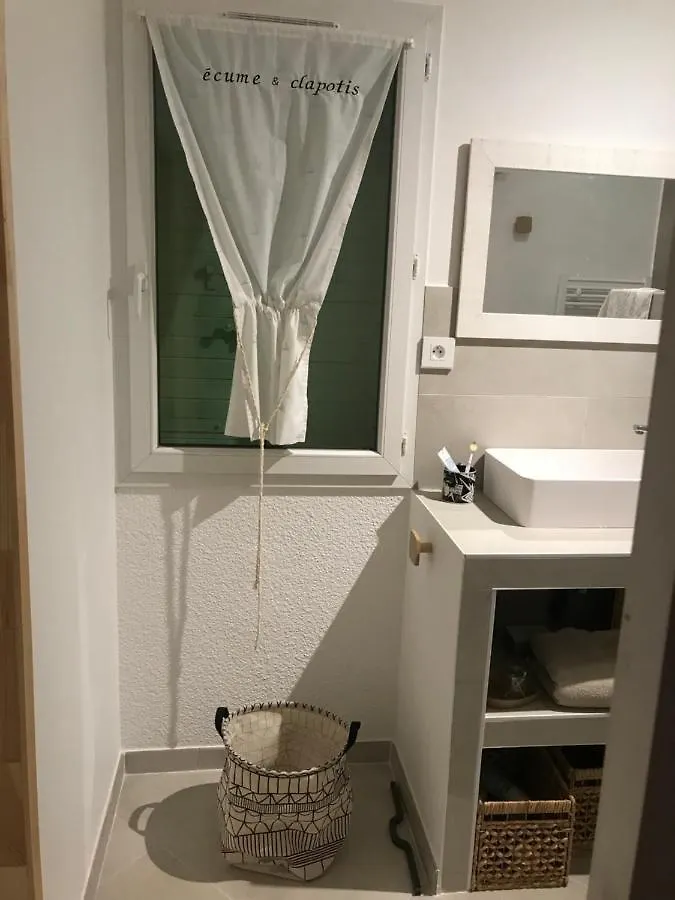 NOUVEAU écume&clapotis Sanary-sur-Mer 0*,  Francia
